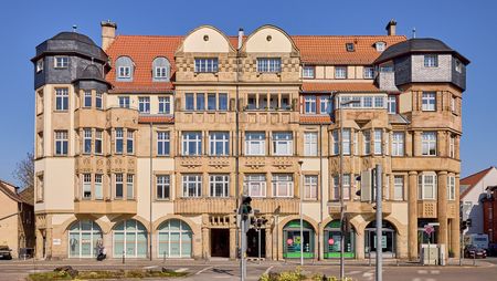 Das Jugendstilgebäude steht in der Bahnhofstraße in Coburg.