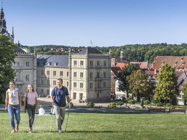 Bei den Coburger Hörspaziergänge können Familie die Coburger Stadtgeschichte kennenlernen.