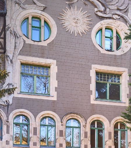 Das Sonnenhaus ist ein besonderes Jugendstil-Gebäude in Coburg in der Alexandrinenstraße.