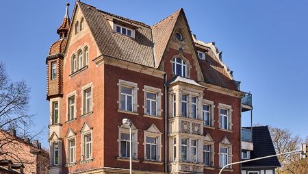 Die Jugenstil-Fassade des Gebäudes ist in der Judengasse in Coburg zu finden.